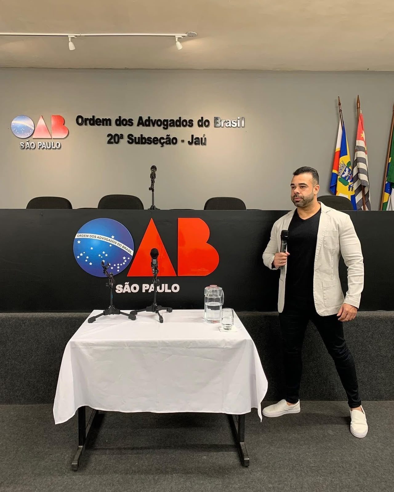 Alan Rocha palestrando na OAB São Paulo